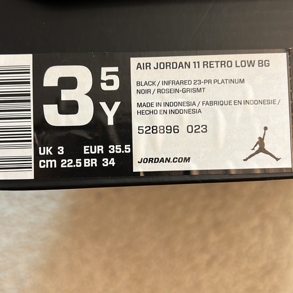 Excellent condition Jordan Retro 11 Low Infrared - size 3.5Y/woman 5 - Picture 6 of 7